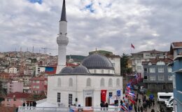 Yeniden inşa edilen Üsküdar Kıroğlu Cami ibadete açıldı