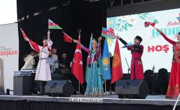 Keçiören Belediyesi tarafından İlçedeki Kalaba Kent Meydanı’nda düzenlenen Hıdırellez Bayramı coşkuyla kutlandı