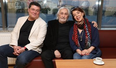 Türkiye’nin en uzun soluklu gençlik festivali Genç Günler’in 38.’sinde, Harbiye Muhsin Ertuğrul Sahnesi’nde söyleşi konuğu Müjdat Gezen’di