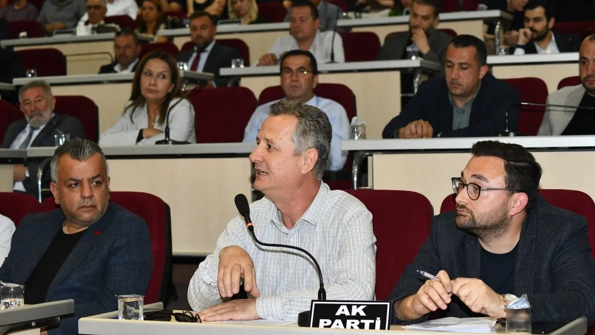 Çiğli Belediyesi’nde çözümsüzlük ve çalışan krizi: Çöpler sokakta kaldı